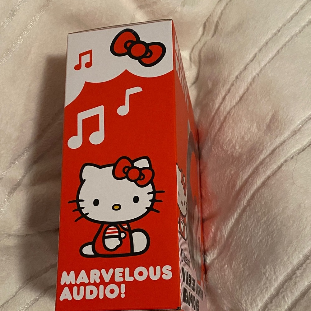 Hello Kitty White and Black Light-Up Headphones - Picture 4 of 5